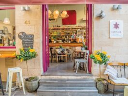 Tortuga: Το μοναδικό ιταλικό Artcafé Winebar στην Αίγινα!