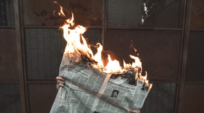3 σημάδια ότι κάνεις gaslighting στον ίδιο σου τον εαυτό