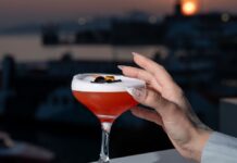 Nice n Easy Piraeus Tower: Ένα refined αστικό καταφύγιο με θέα το λιμάνι!