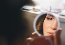 Γρήγορο καθημερινό μακιγιάζ: Πού αξίζει να επιμείνεις και πού μπορείς να το απλοποιήσεις