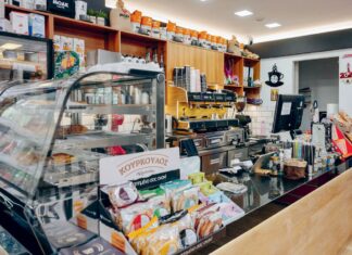 Coffee Shine: Ένα σημείο που διεκδικεί τον ρόλο του καθημερινού σταθερού “go-to” — και ακριβώς εκεί βρίσκεται η δύναμή του.