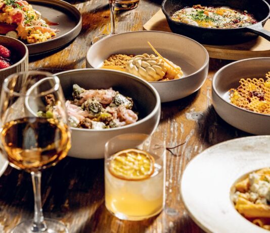 Mardi Coffee & Wine Bar: Το πιο urban all day spot του Πειραιά