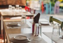Μίμης και Άννα: Ραντεβού για καφέ, φαγητό και παγωμένη μπύρα